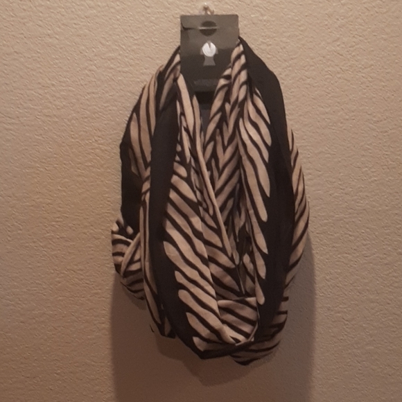 Scarf - Picture 2 of 4